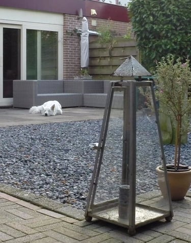 Kalksteinsplitt grau verwendet in Ziergarten