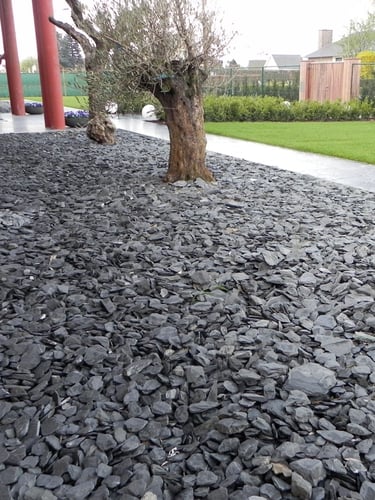 Canadian Slate Bruchsteine schwarz 60 - 180mm (6 - 18cm) verlegt
