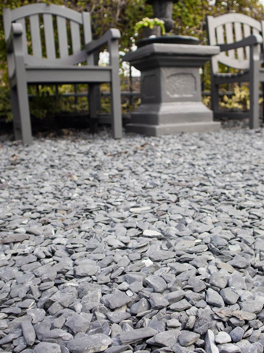 Flat Pebbles Schwarz verlegt 15 - 30mm