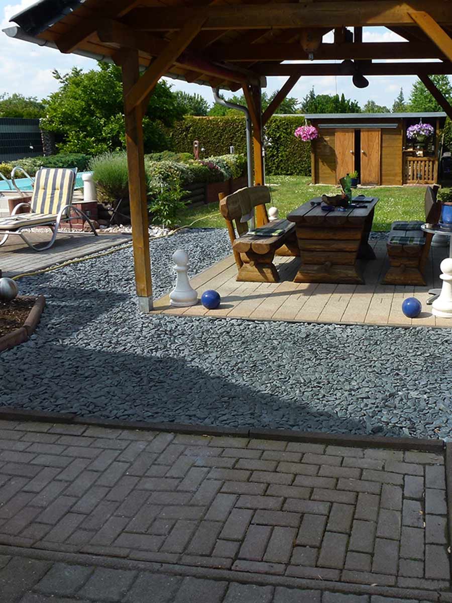Flat Pebbles Schwarz 30 - 60mm verlegt 