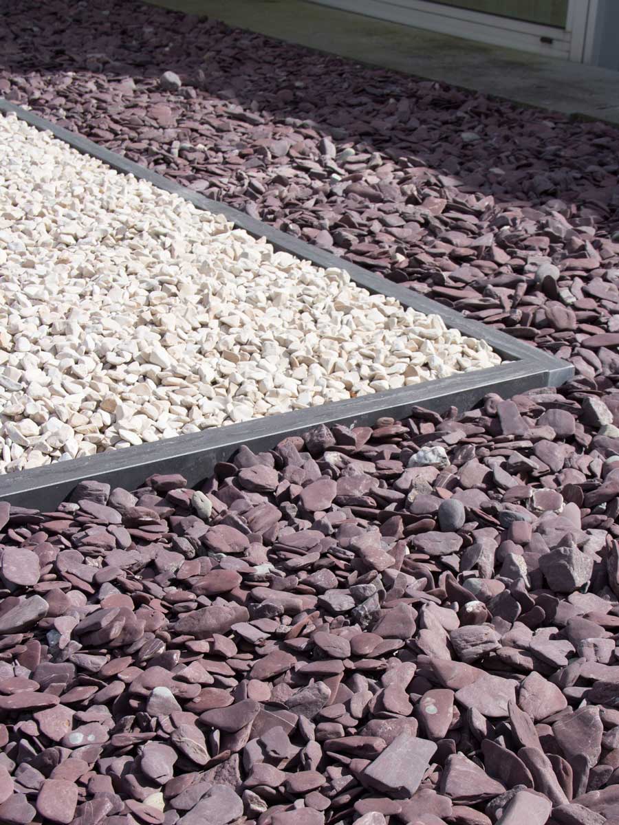 Flat Pebbles 30-60mm verlegt in Ziergarten