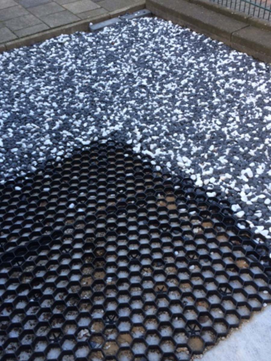 Kiesgitter EuroGravel® PRO Füllung mit Panda Kies