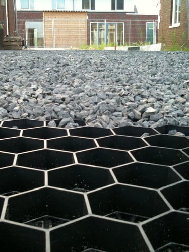 Easygravel 3XL Kiesgitter Schwarz verlegt