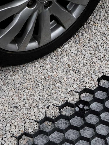 Vier Paletten Kiesgitter EuroGravel PLUS Schwarz (170,2m2)