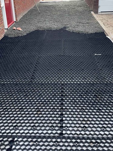 Vier Paletten Kiesgitter EuroGravel PLUS Schwarz (170,2m2)