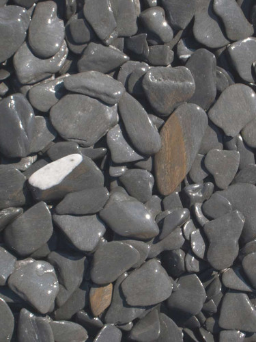 Flat Pebbles Schwarz 15-30mm (naß)