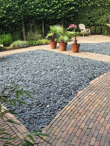 Flat Pebbles Schwarz verlegt 30 - 60mm