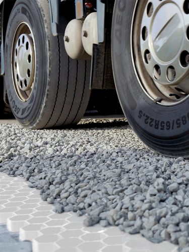 Vier Paletten Kiesgitter EuroGravel PLUS Weiß (170,2m2)