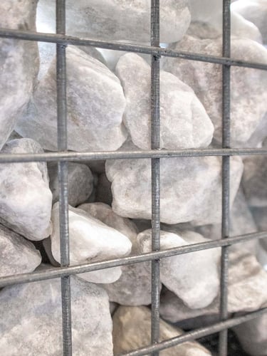 Marmor Weiß Bruchsteine 40 - 80mm (4 - 8cm) verlegt im korb