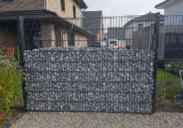 Ice Blue Bruchsteine Sichtschutz im Bau Ice Blue Bruchsteine Sichtschutz im Bau